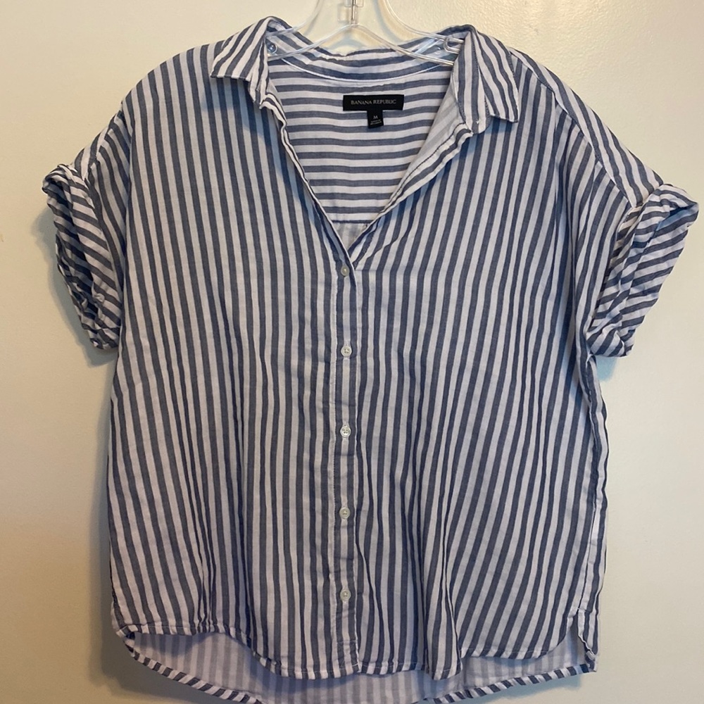 Banana Republic Short Sleeve Button Down Top